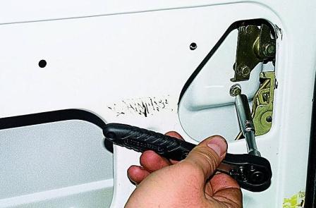 Снятие замка сдвижной двери автомобиля Соболь