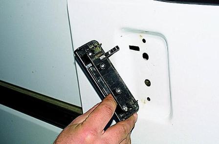 Снятие замка сдвижной двери автомобиля Соболь