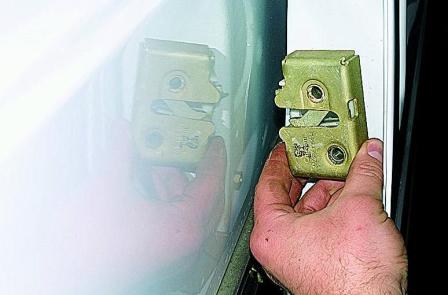 Снятие замка сдвижной двери автомобиля Соболь