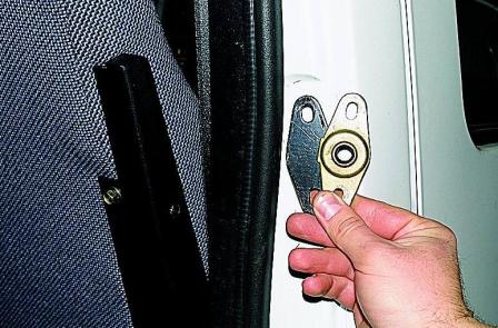 Снятие замка сдвижной двери автомобиля Соболь