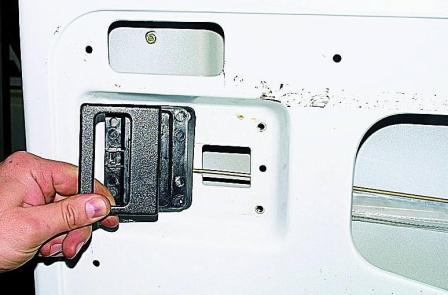 Снятие замка сдвижной двери автомобиля Соболь