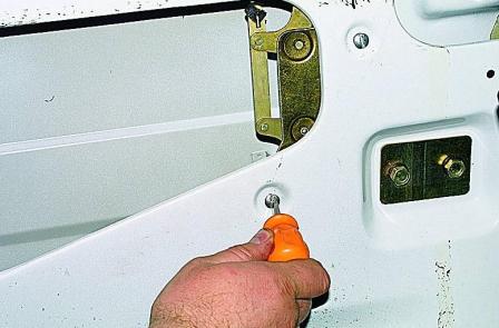 Снятие замка сдвижной двери автомобиля Соболь