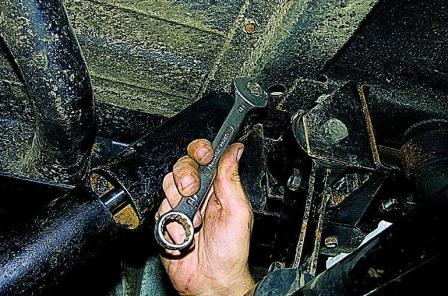 Замена амортизаторов подвесок автомобиля Соболь