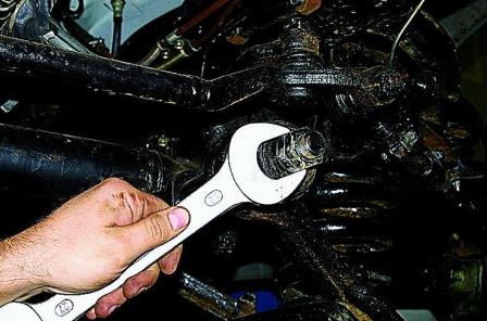 Замена рычагов передней подвески автомобиля Соболь