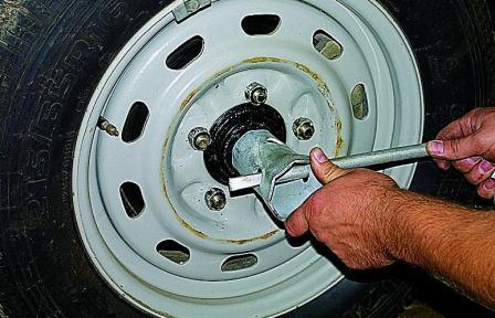 Регулировка подшипников ступиц колес автомобиля Соболь
