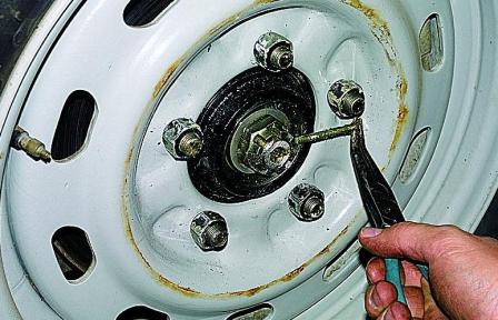 Регулировка подшипников ступиц колес автомобиля Соболь