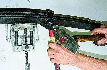 Снятие, разборка рессоры и замена ее резинометаллических шарниров автомобиля Соболь