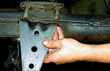 Снятие, разборка рессоры и замена ее резинометаллических шарниров автомобиля Соболь