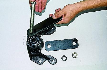 Снятие, разборка рессоры и замена ее резинометаллических шарниров автомобиля Соболь