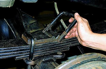 Снятие, разборка рессоры и замена ее резинометаллических шарниров автомобиля Соболь