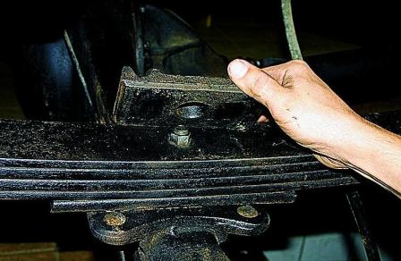 Снятие, разборка рессоры и замена ее резинометаллических шарниров автомобиля Соболь