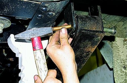 Снятие, разборка рессоры и замена ее резинометаллических шарниров автомобиля Соболь