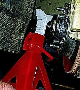 Замена рычагов передней подвески автомобиля Соболь