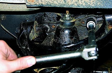 Замена рычагов передней подвески автомобиля Соболь