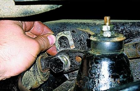 Замена рычагов передней подвески автомобиля Соболь