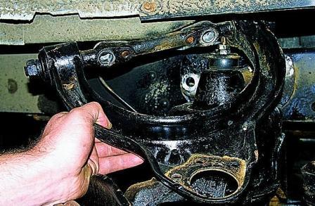 Замена рычагов передней подвески автомобиля Соболь