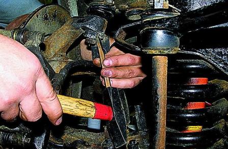 Замена шаровых опор передней подвески автомобиля Соболь