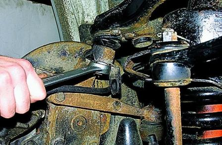 Замена шаровых опор передней подвески автомобиля Соболь