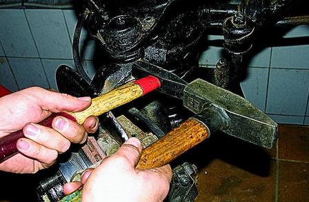 Замена шаровых опор передней подвески автомобиля Соболь