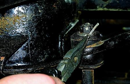 Замена стабилизатора поперечной устойчивости передней подвески и его резиновых элементов