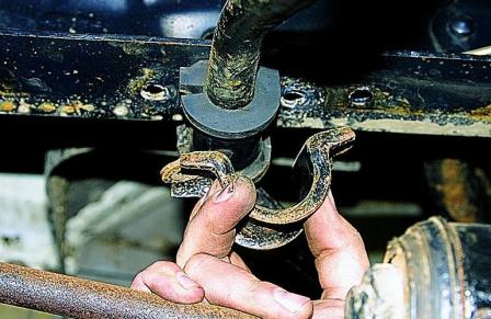 Замена стабилизатора поперечной устойчивости передней подвески и его резиновых элементов