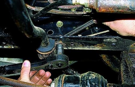 Замена стабилизатора поперечной устойчивости передней подвески и его резиновых элементов