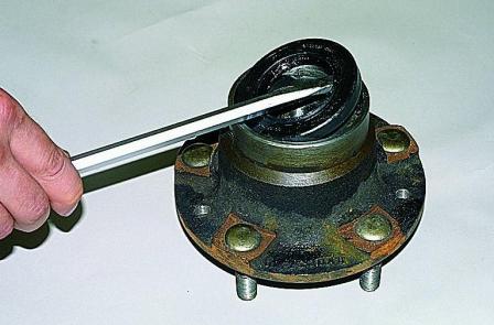 Замена подшипников и манжеты ступицы автомобиля Соболь