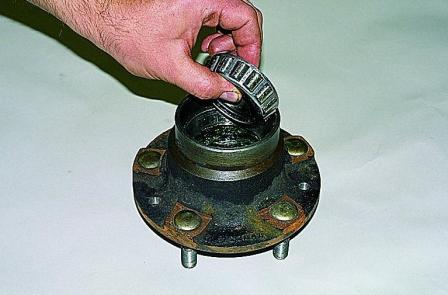 Замена подшипников и манжеты ступицы автомобиля Соболь