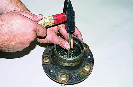 Замена подшипников и манжеты ступицы автомобиля Соболь