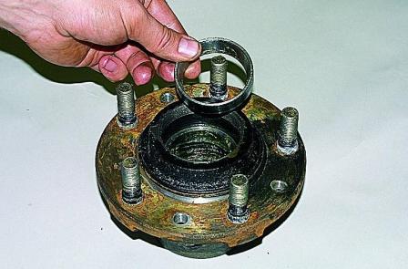 Замена подшипников и манжеты ступицы автомобиля Соболь