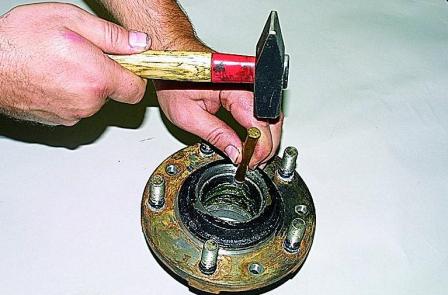 Замена подшипников и манжеты ступицы автомобиля Соболь