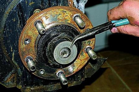 Замена подшипников и манжеты ступицы автомобиля Соболь