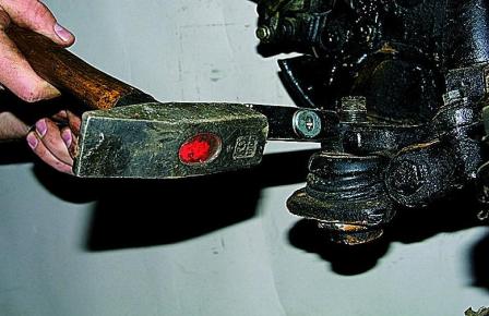 Замена шаровых опор передней подвески автомобиля Соболь