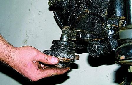 Замена шаровых опор передней подвески автомобиля Соболь