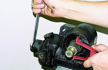 Регулировка рулевого механизма с гидроусилителем автомобиля Соболь