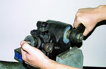 Регулировка рулевого механизма с гидроусилителем автомобиля Соболь