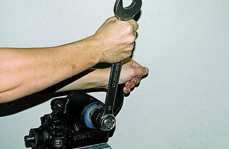 Регулировка рулевого механизма с гидроусилителем автомобиля Соболь