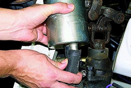 Доливка, замена масла и фильтра гидроусилителя руля автомобиля Соболь