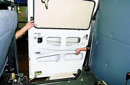 Снятие и регулировка сдвижной двери автомобиля Соболь