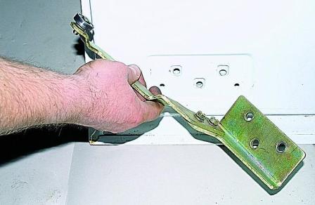 Снятие и регулировка сдвижной двери автомобиля Соболь