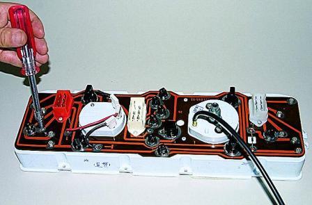Снятие и проверка комбинации приборов автомобиля Соболь  