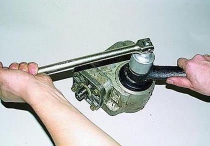 Снятие и регулировка рулевого механизма автомобиля Соболь