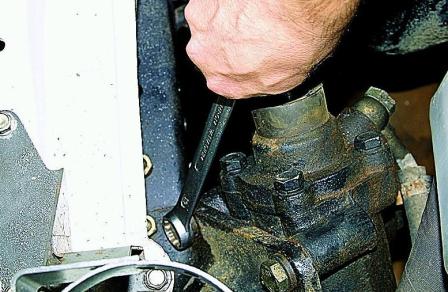 Снятие и регулировка рулевого механизма с гидроусилителем автомобиля Соболь