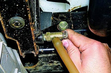 Как заменить охлаждающую жидкость автомобиля Соболь