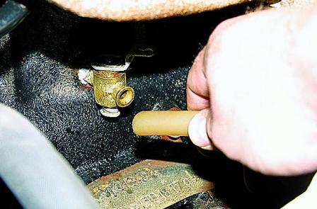 Как заменить охлаждающую жидкость автомобиля Соболь