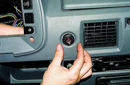 Снятие панели приборов автомобиля Соболь