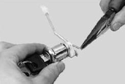 Замена личинки замка передней двери УАЗ Патриот