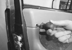 Снятие и установка обивки передней двери УАЗ Патриот