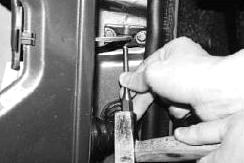 Снятие ограничителя открывания двери УАЗ Патриот