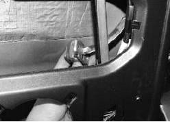 Снятие ограничителя открывания двери УАЗ Патриот